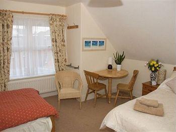 Harlequin Guest House With Parking Weymouth Eksteriør billede